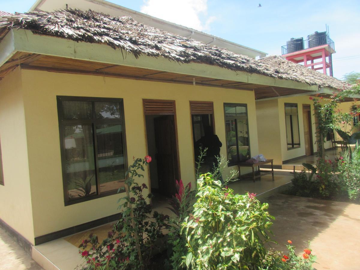 Twiga Lodge And Campsite Mto wa Mbu Ngoại thất bức ảnh